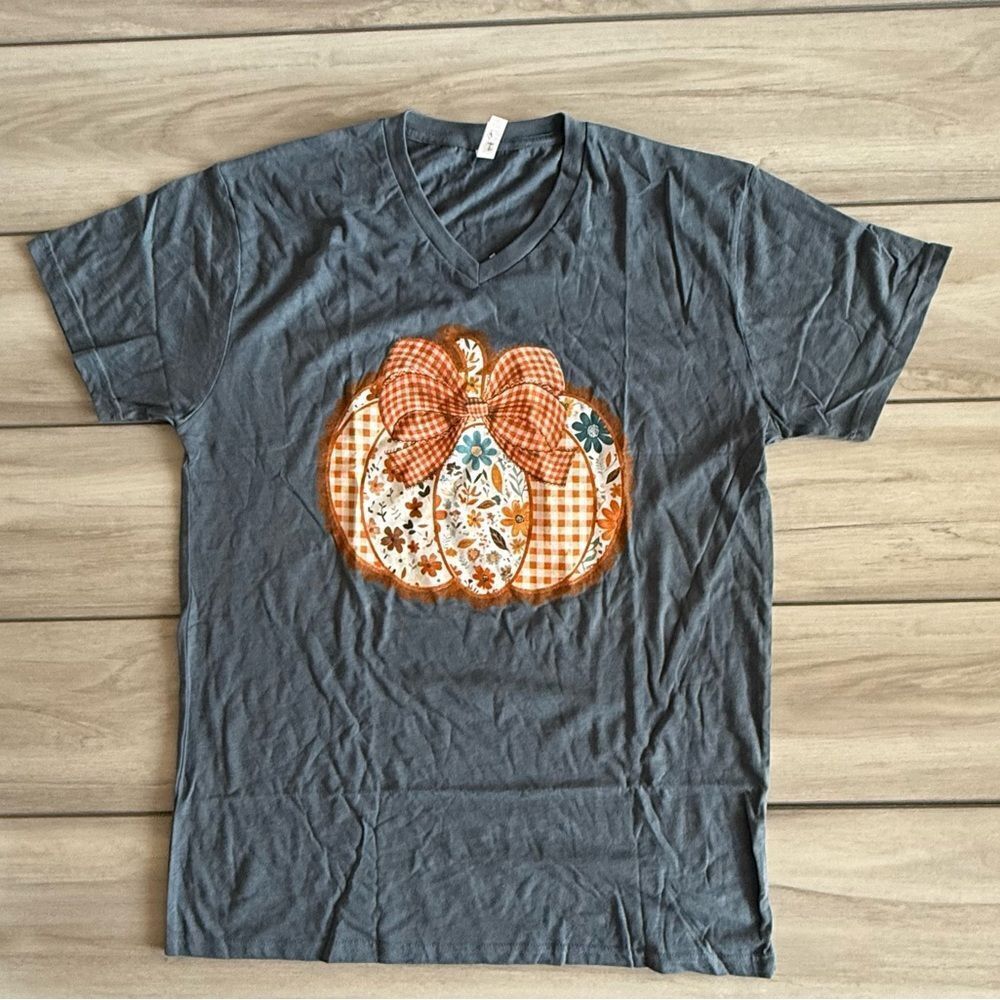 Love In Faith Pumpkin V-Neck Tee Grey Large  NWT IN PACKAGE